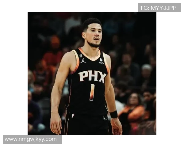 布克全场爆发力展现精彩时刻 领衔球队逆袭胜利的关键表现 布克全场爆发力展现精彩时刻 领衔球队逆袭胜利的关键表现