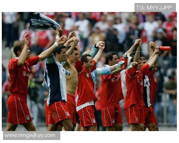 拜仁最新评分揭晓究竟是全队高光表现还是低迷状态引发热议 拜仁最新评分揭晓究竟是全队高光表现还是低迷状态引发热议